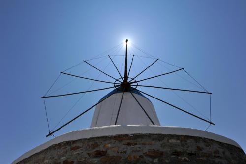 Sifnos Apartment | Idyllic Windmill Bella Vista: 4-Star Oceanfront Retreat