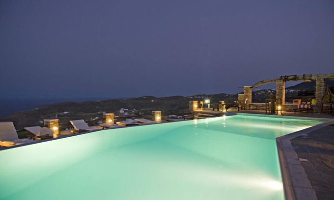 Artemonas Hotel | Discover Windmill Bella Vista: Pool, Spa & Family-Friendly