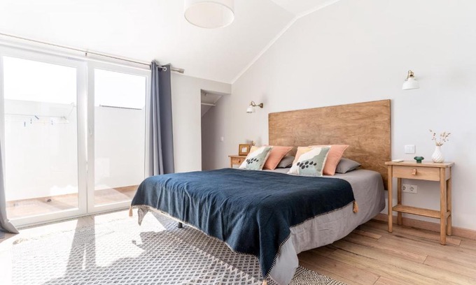 Baiona Apartment | Welcoming Windmill Escape - Areia Townhouse, Guest Rated 9/10