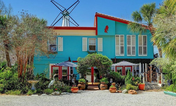 San Leon Apartment | Cozy Tropical Retreat at Windmill Gardens Inn by Galveston Bay