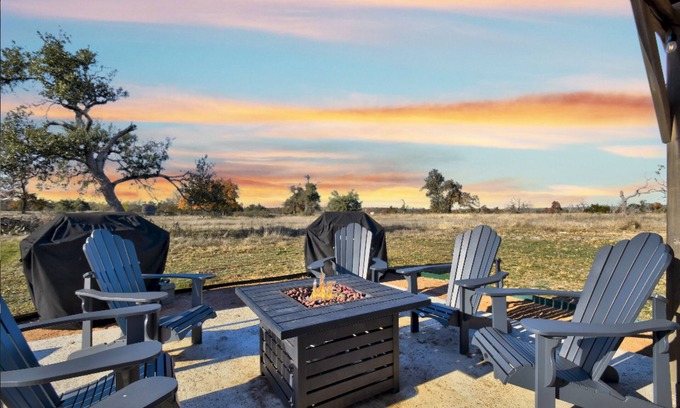 Fredericksburg House | Unforgettable Windmill Meadows Cottages with Hill Country Views