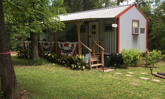 Lufkin Cabin | Unforgettable Stay at Windmillhill Cabin with Pool & Spa
