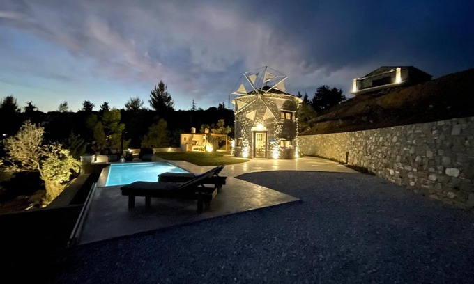 Amarinthos House | Idyllic Windmills Village Amarynthos: Guest Rated 9.8/10