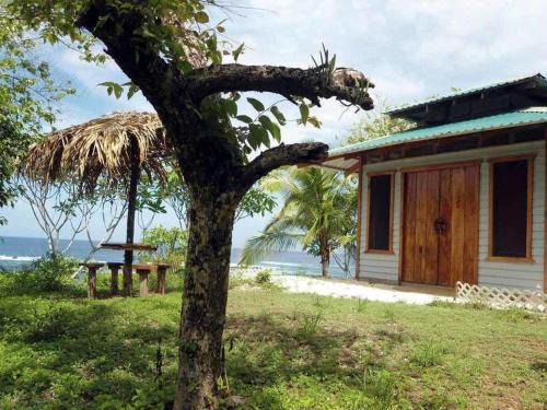 San Juanillo Hotel | Serene Windows at the Sea: Family-Friendly with Breakfast