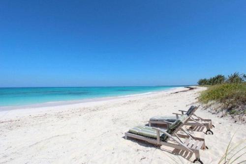 Double Bay House | Windsong Home: Oceanfront Retreat with Breakfast Included