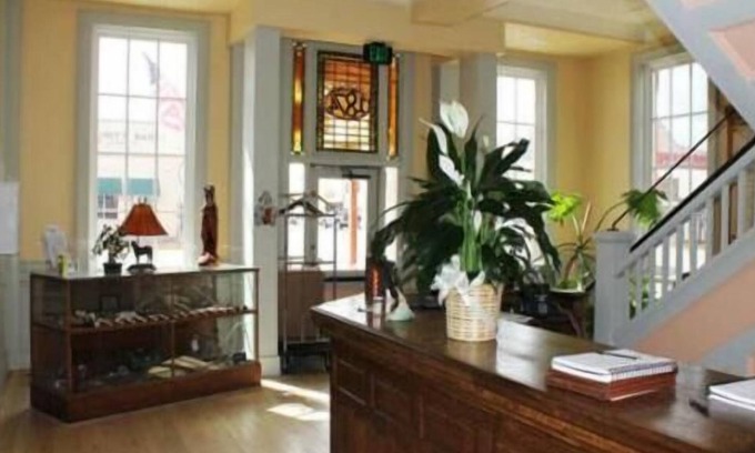 Del Norte Hotel | Top-Rated Windsor Hotel with Family-Friendly Amenities