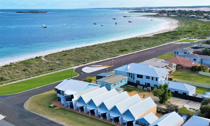 Lancelin Apartment | Family-Friendly Beach Front Apartment with Kitchen Access