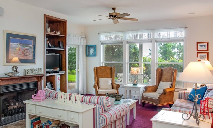 Corolla Condo | Windswept Ridges 4E: Oceanfront Condo with Pool Access