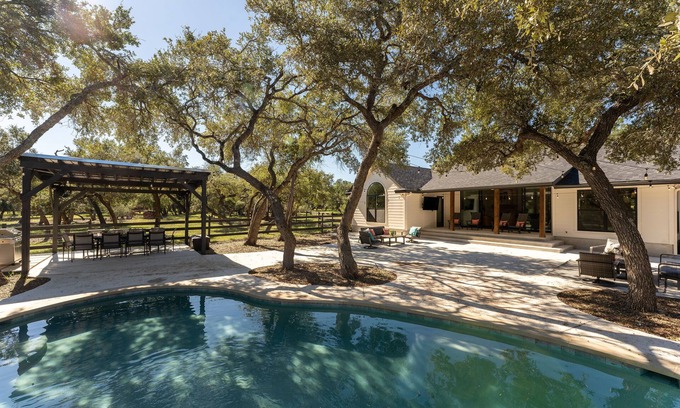 Austin House | Spacious 4-Bedroom Retreat with Private Pool & Spa