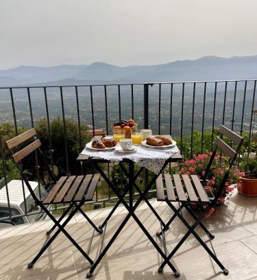 Baunei Apartment | Exceptional WindwoW: Family-Friendly Stay in Baunei