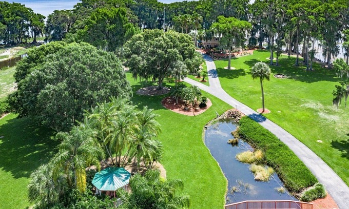 Highland House | Top-Rated Windy Point Estate with Game Room & Lake Views