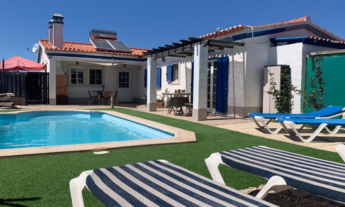 Aljezur House | Cozy Windy's Guest House with Ocean View & Pool Access