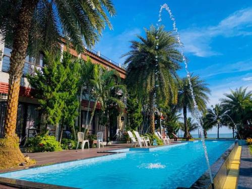 Takat Ngao Resort | Seaside Serenity at Windy Seaview Resort with Pool & Beach