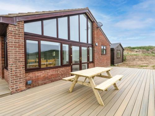 Irstead House | Windyridge: Premier 4-Star Retreat with Perfect Reviews