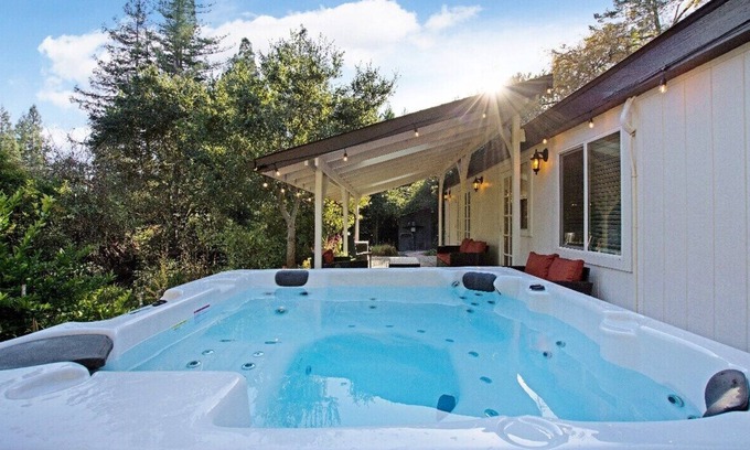 Santa Rosa Cottage | Tranquil Wine Country Garden Cottage - Guest Rated 9.8