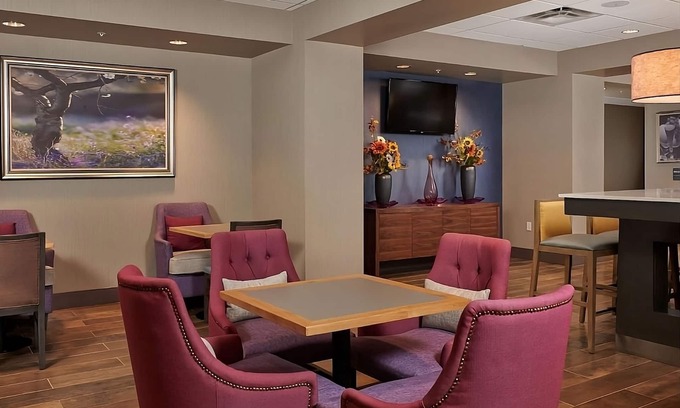 Sherwood - Tualatin North Hotel | Relaxing Wine Country Retreat in Sherwood with Pool & Pets