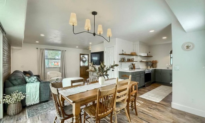 Johnson City House | Relaxing Wine Country Retreat with Fire Pit & Ocean Views