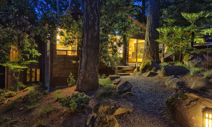 Santa Rosa House | Discover Wine Country Redwood Estate with Spa & Ocean Views