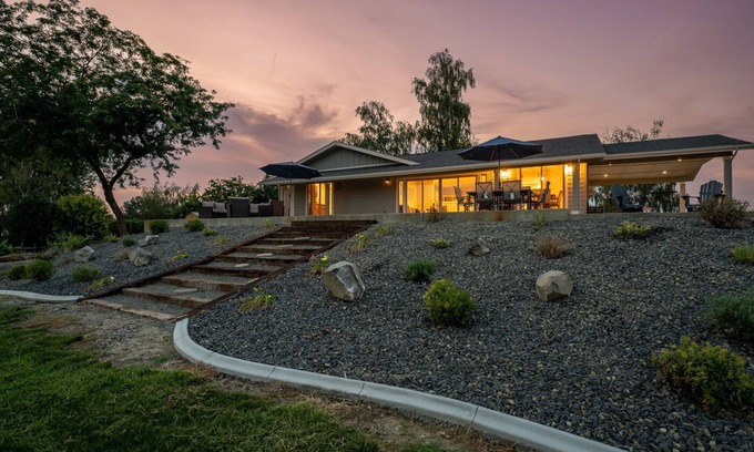 Prosser House | Riverfront Oasis in Wine Country with Ocean View & More