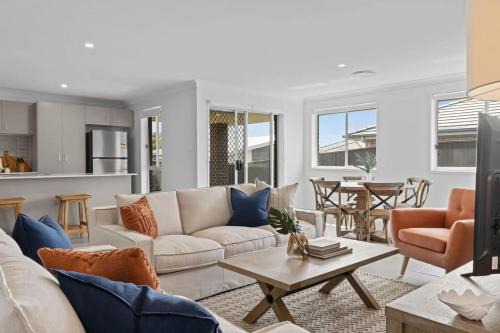Cessnock House | Prime Location - Wine Down, Steps from Cessnock CBD