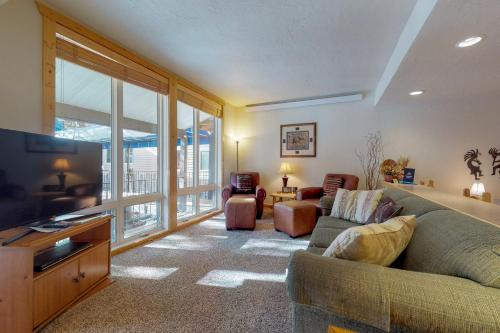 Silvercreek Hotel | Relax and Unwind at Wine Down in Granby with Pool Access