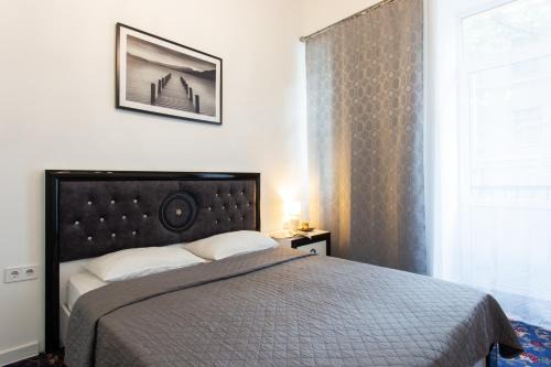 Petrovskoye Apartment | Guest Rated: 9.5 at Pushkinskaya "Wine Palette" Hotel