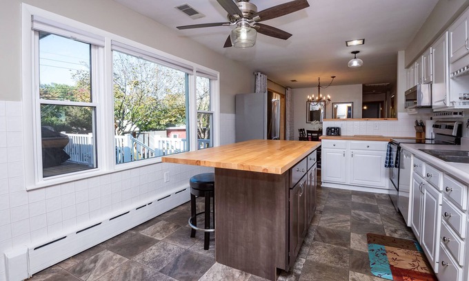 Baroda House | Perfect Wine Trail & Beach Retreat with Pool and Hot Tub