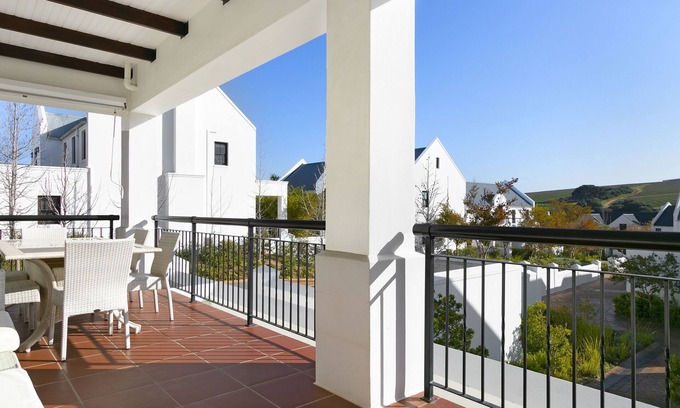 Stellenbosch House | Explore Winelands Golf Lodges 24: Family-Friendly Retreat