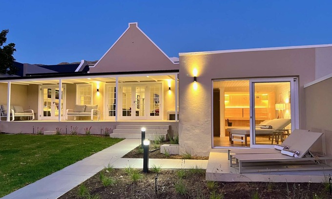 Franschhoek House | winelands living - sauna, pool, walking distance to town center