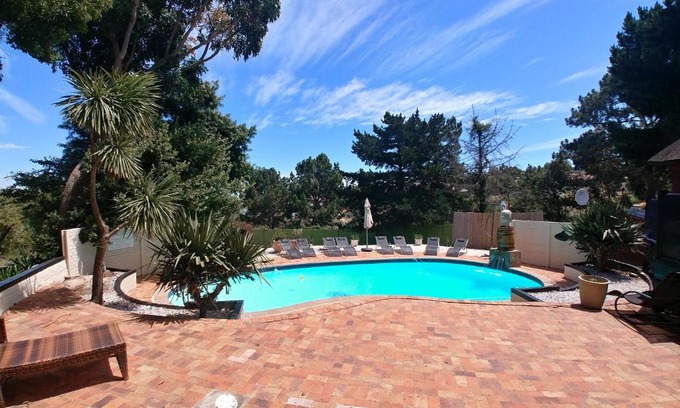 Somerset West House | Inviting Winelands Villa Guesthouse with Oceanfront Views