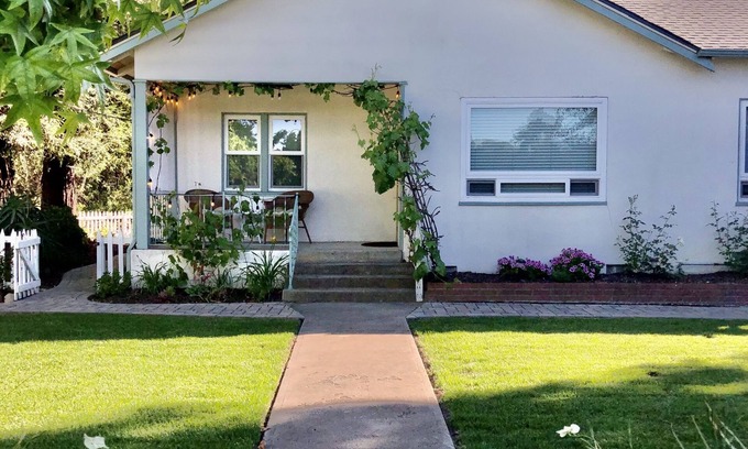 San Luis Obispo Cottage | Delightful Winery Guest Cottage in Edna Valley Wine Country
