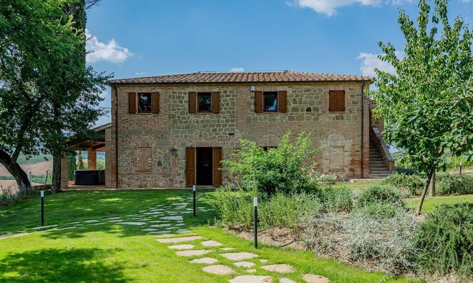Montepulciano Villa | Elegant Winery Villa with Pool in Nobile Vineyards