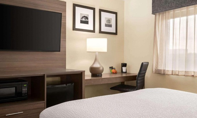 Appleton Hotel | Comfortable Stay at Wingate by Wyndham Appleton Hotel