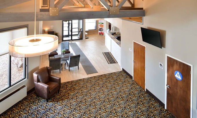 Beaver County Hotel | Comfortable Stay at Wingate by Wyndham Beaver I-15