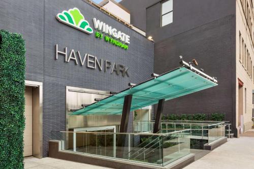 Mott Haven Hotel | Discover Wingate by Wyndham Bronx with Family-Friendly Perks