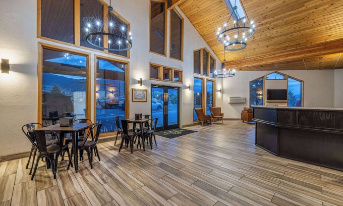 Butte Hotel | Relaxing Stay at Wingate by Wyndham Butte City Center