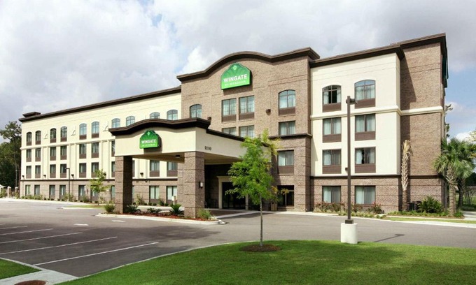 North Charleston Hotel | Family-Friendly Wingate by Wyndham Charleston University Hotel