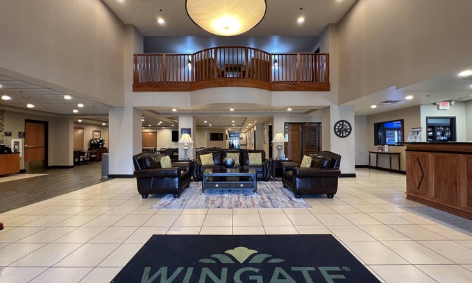 Coon Rapids Hotel | Relax at Wingate by Wyndham Coon Rapids with Pool & Spa