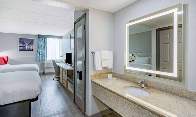 Fishkill Hotel | Comfortable Stay at Wingate by Wyndham Fishkill with Spa