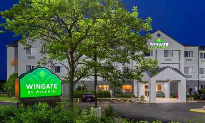 Gurnee Hotel | Top-Rated Stay at Wingate by Wyndham Gurnee with Pool