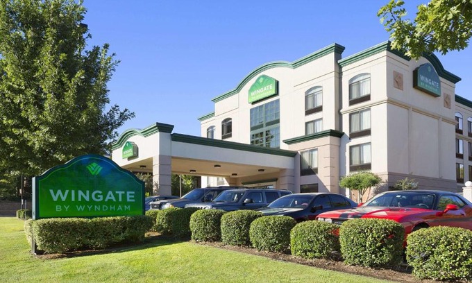 Little Rock Hotel | Discover Wingate by Wyndham Little Rock with Pool Access