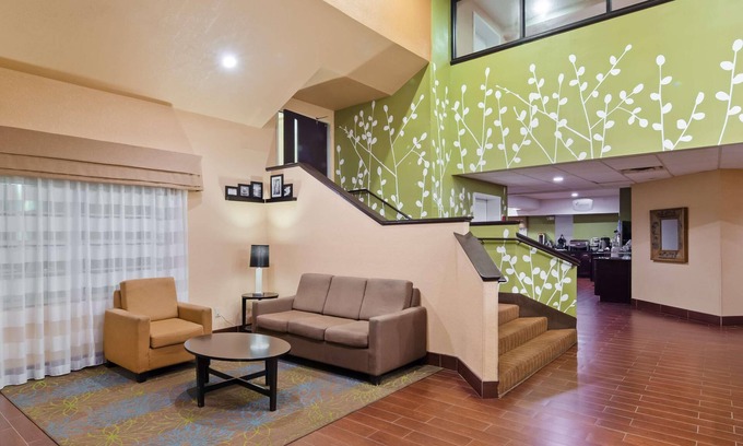 Macon Hotel | Relax at SureStay Plus Hotel by Best Western Macon West