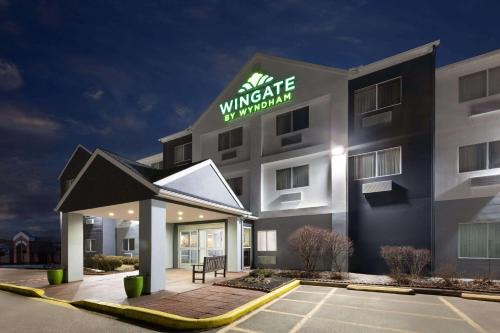 Marion Hotel | Comfortable Stay at Wingate by Wyndham Marion with Pool