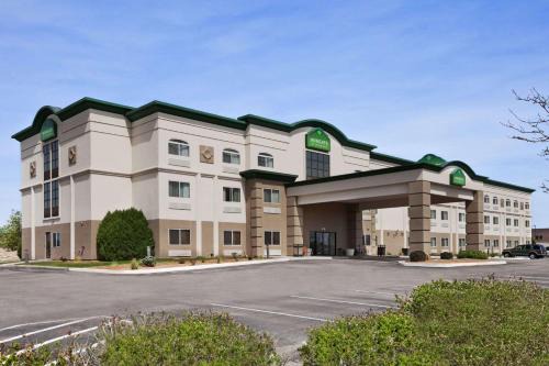 Pueblo Hotel | Welcoming Wingate by Wyndham Pueblo: Pool & Hot Tub Bliss