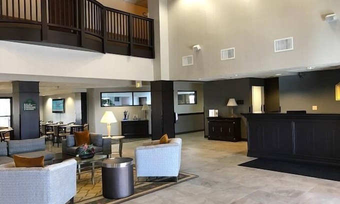 Pueblo Hotel | Top-Rated Wingate by Wyndham Pueblo: Pool, Spa & More!