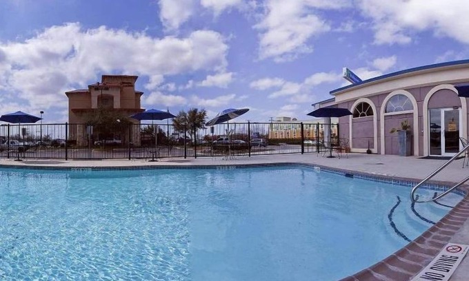 San Marcos Hotel | Relax at Wingate by Wyndham San Marcos with Pool & Spa