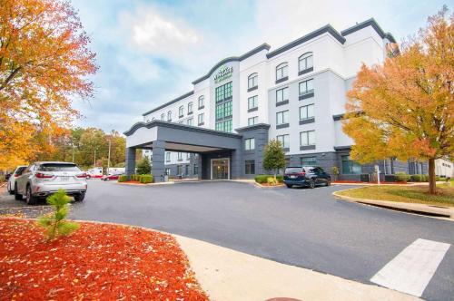 Tuscaloosa Hotel | Pet-Friendly Comfort at Wingate by Wyndham Tuscaloosa
