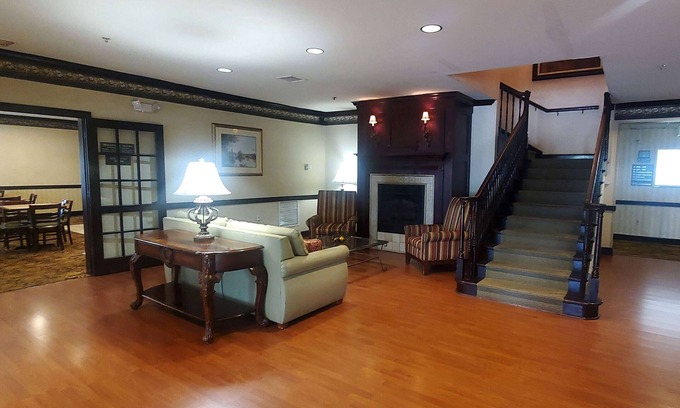 Austintown Hotel | Discover Wingate by Wyndham Youngstown - Family-Friendly Stay