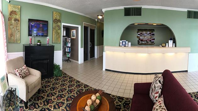 Mayfield Hotel | Pet-Friendly Wingfield Inn with Inviting Pool Access
