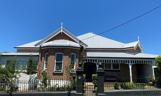 Wingham House | Welcoming Wingham House: Pet & Child-Friendly Retreat
